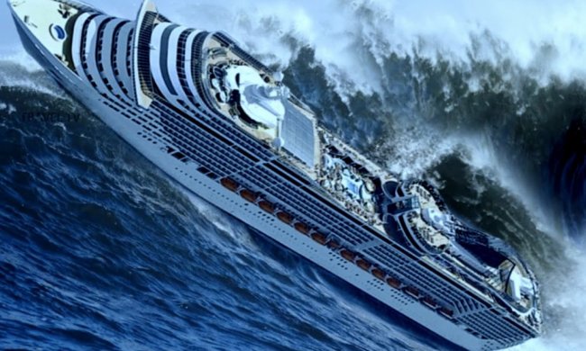 Огромный круизный лайнер чуть не выбросило на кафе с людьми. Видео