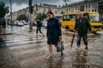 Київ злива пішохідний перехід затоплення потік води