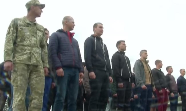 В ВСУ начали призывать офицеров запаса. Фото: скрин 5 канал