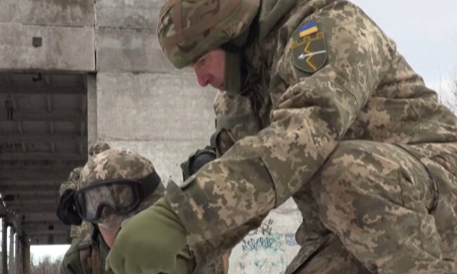 Военнослужащие.  Фото: скриншот YouTube-видео