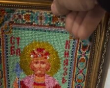 Оккупанты такого не ожидали: украинскую семью защитила икона, которая остановила осколки - фото
