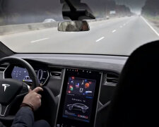 "Tesla Model X". Фото: скріншот YouTube-відео.