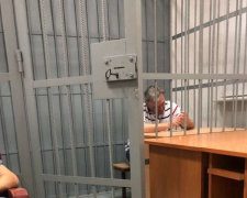 Юрист Игорь Овдиенко был заключен под стражу судом в Чернигове, за пособничество получения взятки замминистром МинВОТ Юрием Грымчаком.