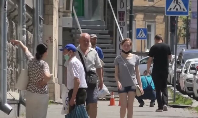 В Украине введут новые штрафы за нарушение масочного режима. Фото: ТСН, скрин