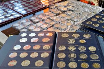 Монети. Фото: скріншот Youtube-відео