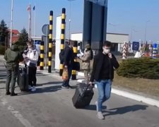 Работающие в Италии украинцы жалуются на низкие зарплаты. Фото: скриншот YouTube