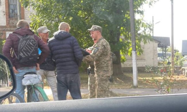 Співробітники ТЦК. Фото: Стіна