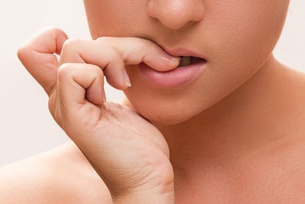 Почему нельзя грызть ногти: последствия вредной привычки