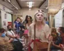 "Снимайте маски, дышите свободно": в киевском метро переполох, женщина с метлой призывает не верить, видеофакт