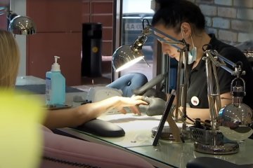 Для салонов красоты появились новые правила. Фото: Новый канал, скрин