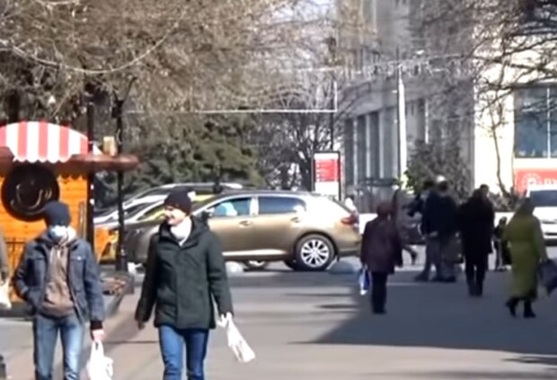 Украинцев могут закрыть дома. Фото: скрин YouTube