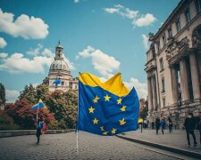 Прапори Італії, України та ЄС
