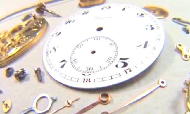 Часы. Фото: скриншот Youtube-видео