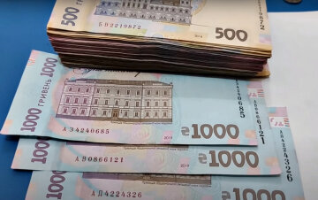 Зарплаты в Украине. Фото: скриншот YouTube-видео.