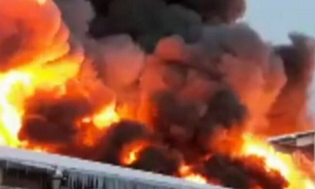 Після нічної бавовни на авіабазі Енгельс знову виє тривога: почалася екстрена евакуація – рятують, що лишилося. Відео