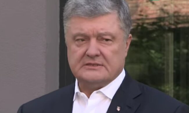 Петр Порошенко прибыл в зал суда. Фото: youtube