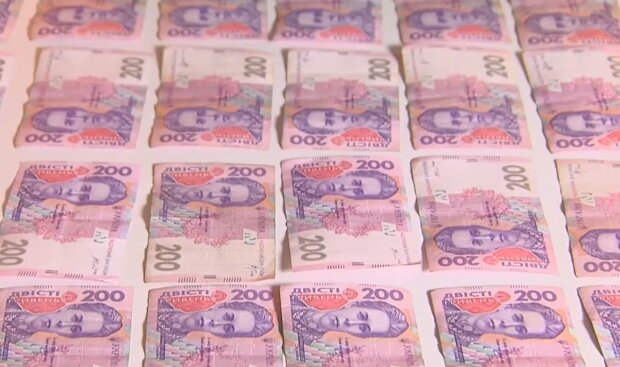 В Украине распространяются фальшивые деньги. Фото: скриншот Youtube-видео