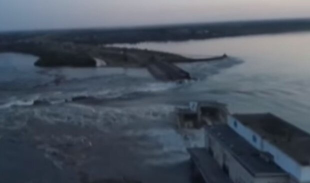 Каховська ГЕС після підриву. Фото: скріншот YouTube-відео