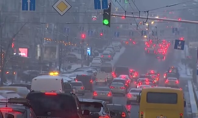 Авто в Киеве. Фото: скриншот YouTube-видео