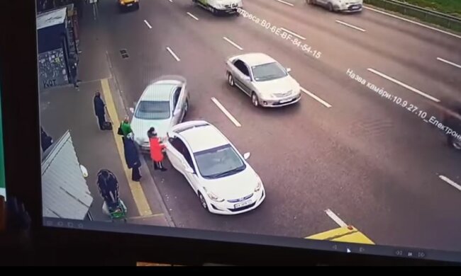 Момент аварии в Киеве. Фото: скриншот видео в Facebook Антона Геращенко