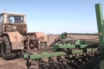 Трактор. Фото: скриншот YouTube-видео