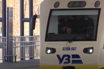 Поезд Укрзализныци. Фото: скриншот YouTube