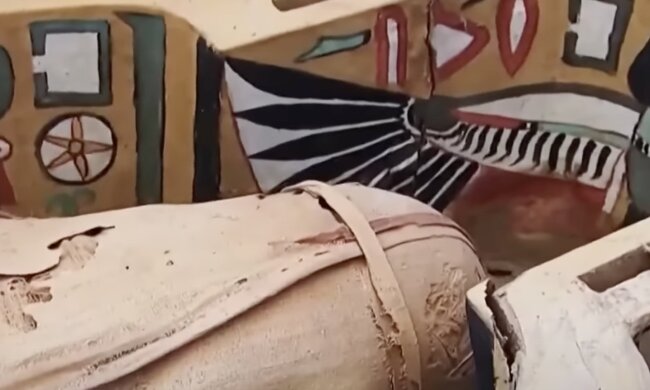 Давньоєгипетська мумія. Фото: скріншот YouTube