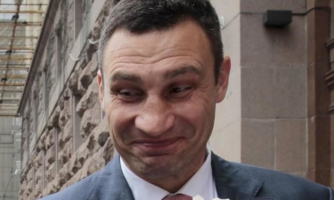 Это позорище! Новый "мост Кличко" пошел трещинами, канаты обвисли. Фото