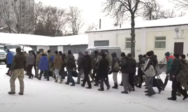 Мобилизация в Украине. Фото: скриншот YouTube-видео