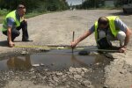 Зеленскому показали трассу на Днепропетровщине: "Легковым авто тут делать нечего"