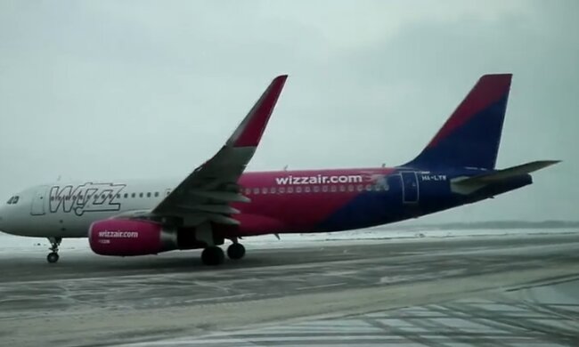 Лоукостер Wizz Air возобновляет рейсы из Украины. Фото: скриншот YouTube-видео