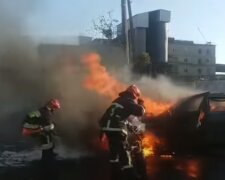 Ликвидация пожара в автомобиле. Фото: скриншот Youtube-видео