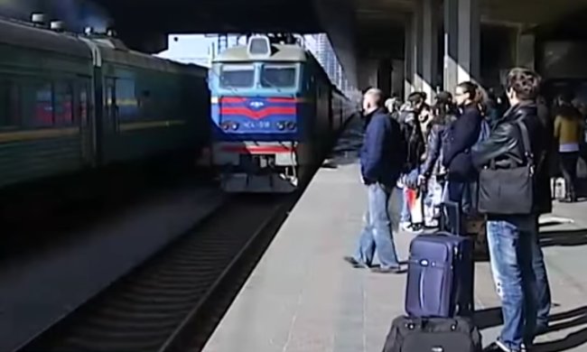 В "Укрзализныцю" направят деньги российского "Газпрома". Фото: youtube