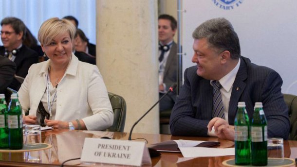 Гонтарева крепко наехала на Порошенко: Да он даже SMS не написал