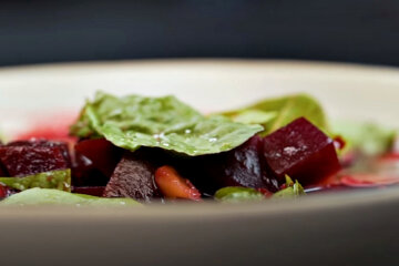 Летний борщ. Фото: скриншот YouTube-видео.