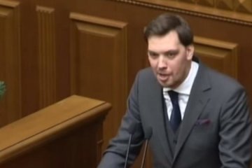 Неужели стал отцом? Гончарук засветился в столичном роддоме (фото)