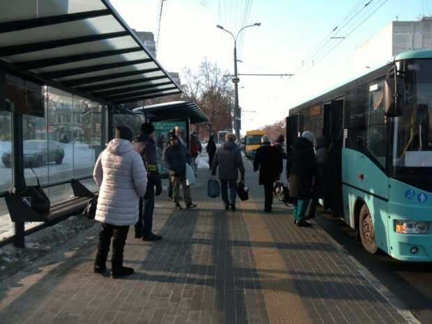 Общественный транспорт, перевозка, проезд, подорожание. Фото: Стена