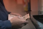 Банки требуют выплат по кредитам несмотря на запрет НБУ. Фото: скриншот YouTube