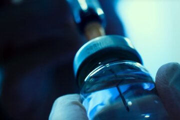 Вакцинація. Фото: YouTube, скрін