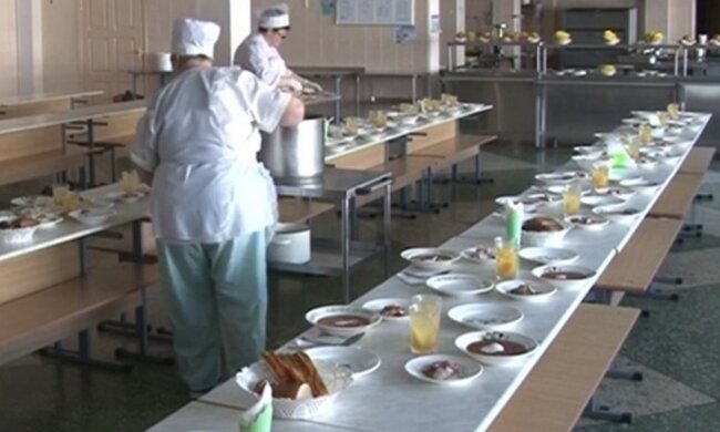 Родителей школьников предупредили о бесплатном питании. Фото: скриншот YouTube-видео