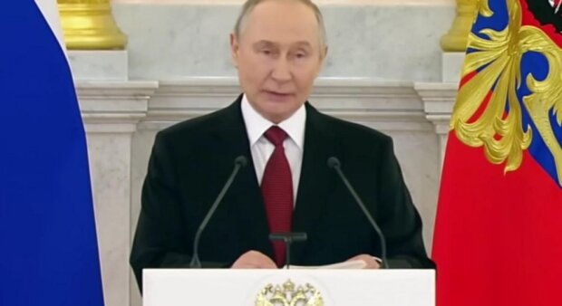 російський диктатор путін підписує указ про мобілізацію