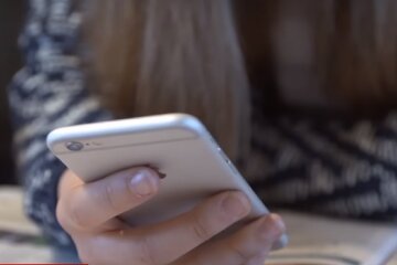 Телефонные аферисты. Фото: YouTube, скрин