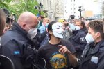 В Берлине прошла акция протеста против карантинных ограничений. Фото: скриншот YouTube
