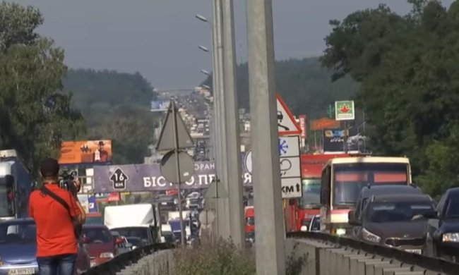 Дороги Украины скуют пробки. Фото: скрин ТСН