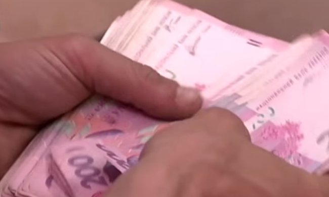 Кредит, гривна, деньги. Фото: скрин youtube