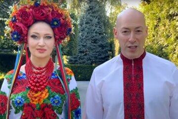 Дмитро Гордон і Олеся Бацман. Фото: скріншот YouTube-відео