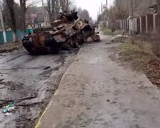 Розбитий танк рф. Фото: скріншот YouTube-відео