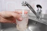 Киевляне массово жалуются на воду: лучше заткните нос, несет хлором