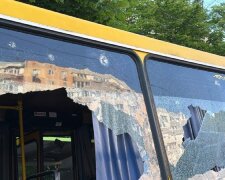 Наслідки ранкової атаки на Одесу 8 червня 2026 року: пошкоджена зупинка громадського транспорту