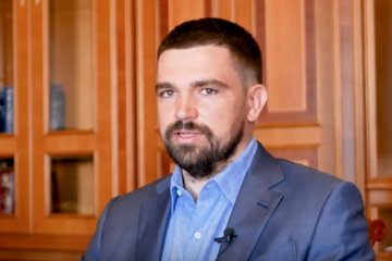 И это в самой нищей стране Европы: замглавы ОП засветился с рюкзаком за годовую зарплату украинца